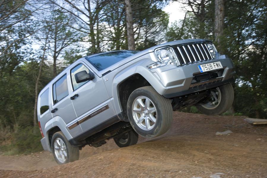  Jeep Cherokee 2008 года  (фото 34 из 161)